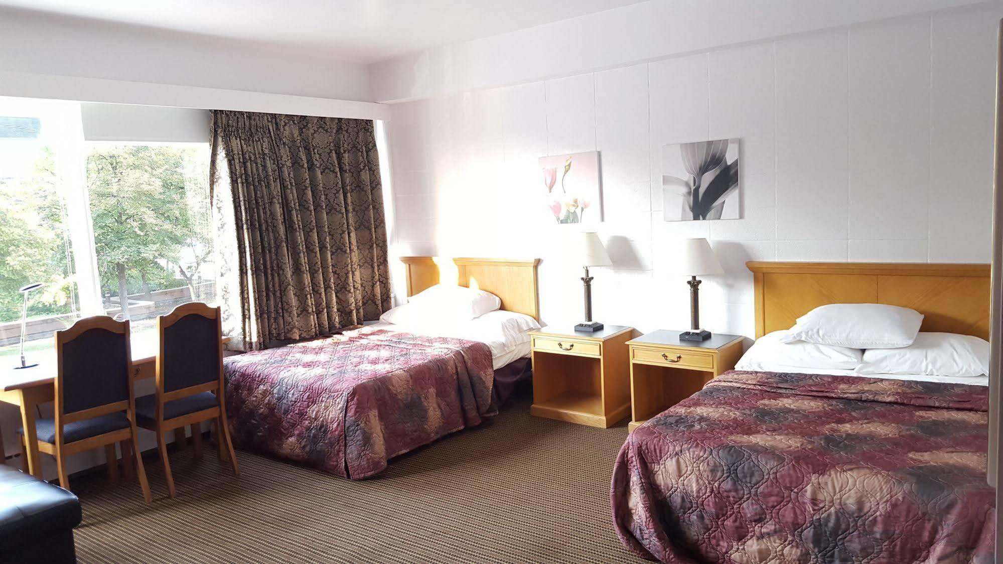 Hotel Royal Plaza Winnipeg Esterno foto